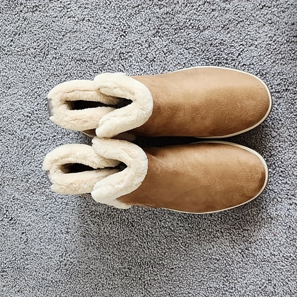 Clarks Fur Ankle Boots - Picture 3 of 5